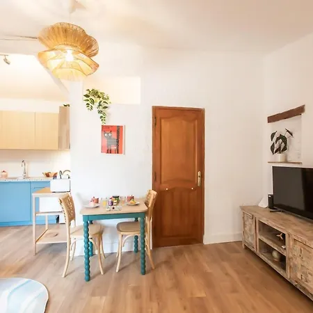 #36 Bright Eagle Nest Old Town 5 Mins From Sea Ac Wifi 아파트 *