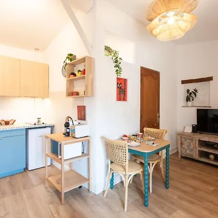 #36 Bright Eagle Nest Old Town 5 Mins From Sea Ac Wifi 아파트 *